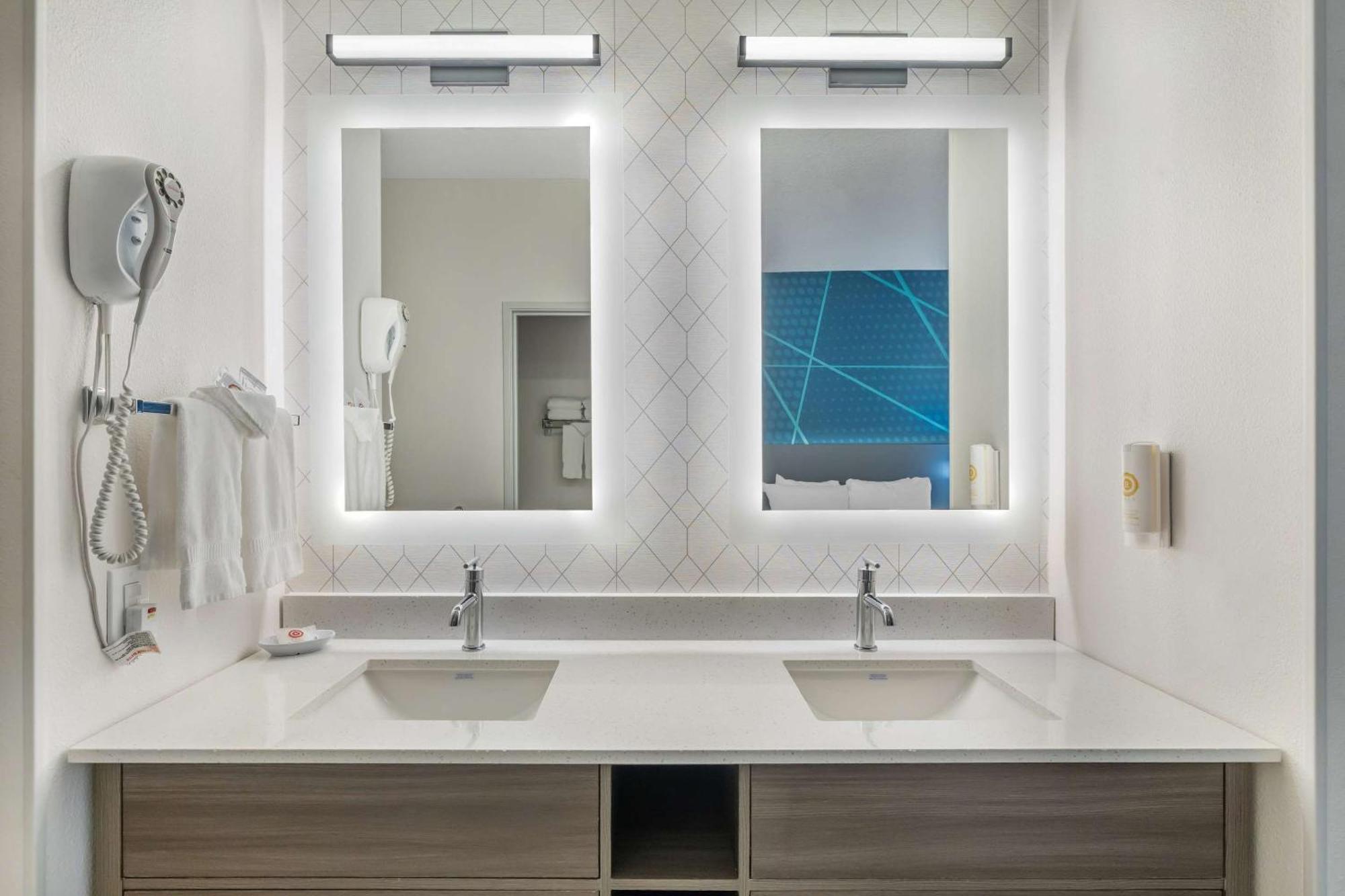 Comfort Suites Redmond Airport Zewnętrze zdjęcie